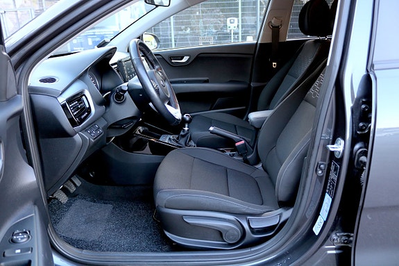 Kia Rio 8 of 20