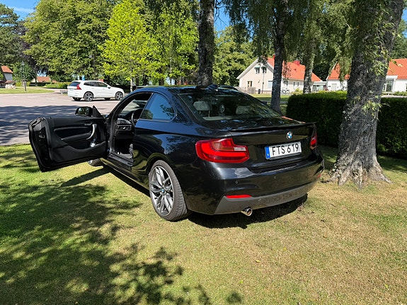 BMW 218d 4 of 5