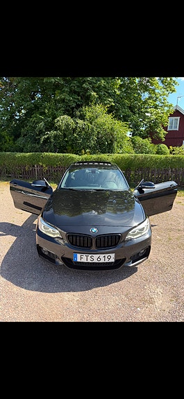 BMW 218d 2 of 5