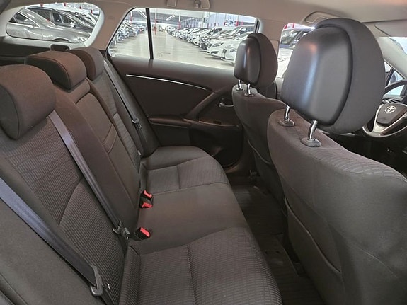 Toyota Avensis 5 of 5
