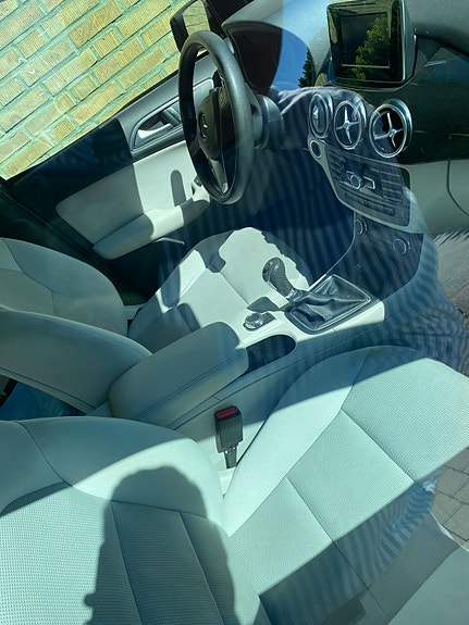 Mercedes-Benz B180 5 of 5