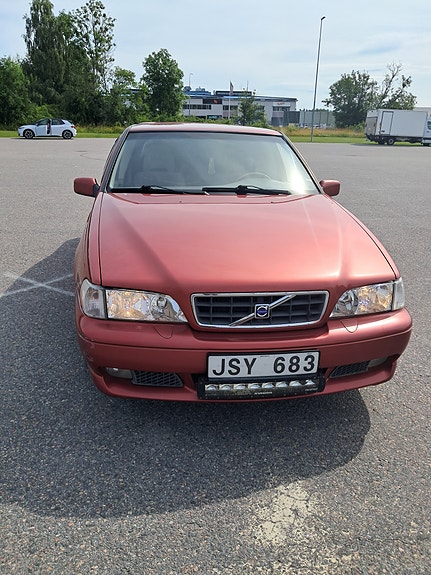 Volvo S70 2 of 9