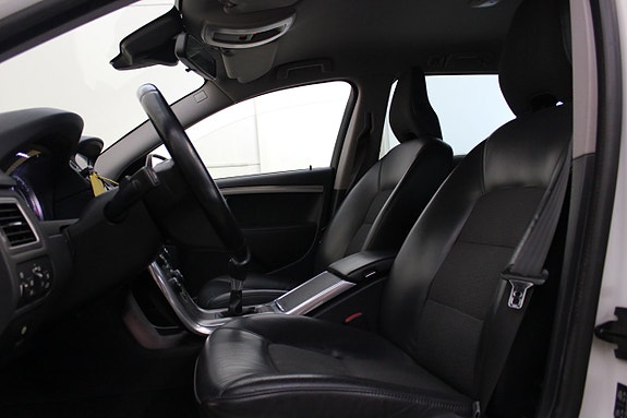 Volvo V70 10 of 16