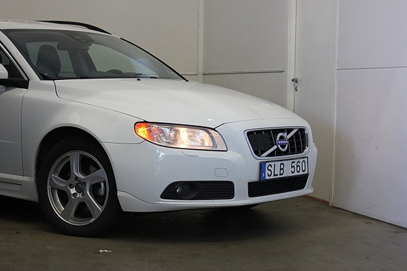 Volvo V70 2 of 16