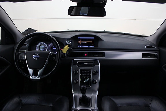 Volvo V70 12 of 16