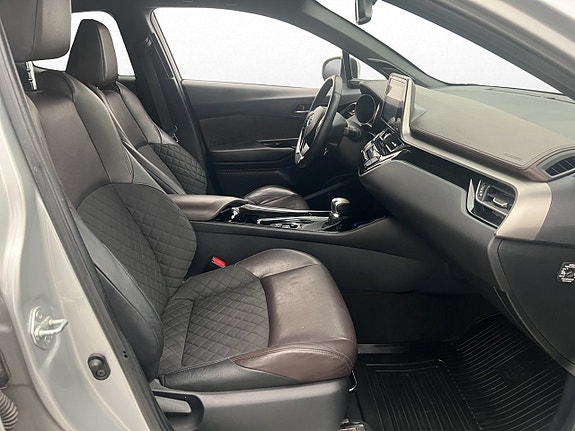 Toyota C-HR 10 of 28