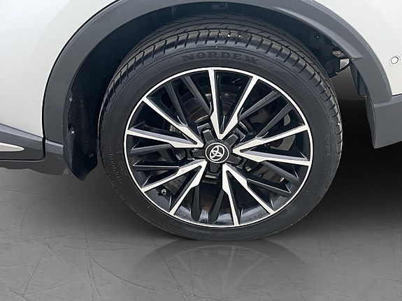 Toyota C-HR 26 of 28