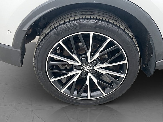 Toyota C-HR 27 of 28