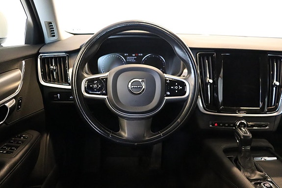 Volvo V90 2 of 15