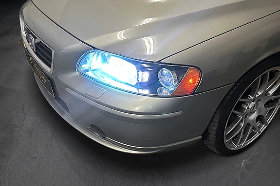 Volvo S60 2 of 5