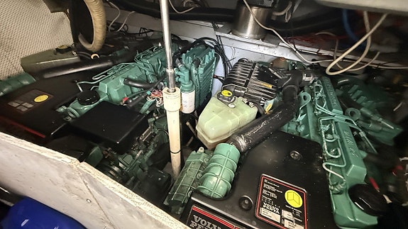 Mira 34 / Volvo Penta KAD 44 -03 16 of 17