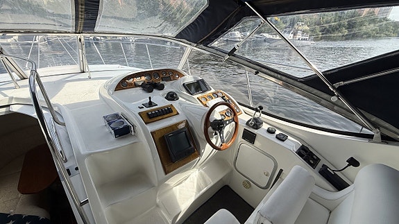 Mira 34 / Volvo Penta KAD 44 -04 5 of 5