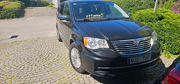 Lancia Voyager 3 of 5