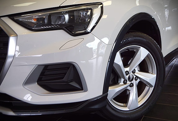 Audi Q3 2 of 5