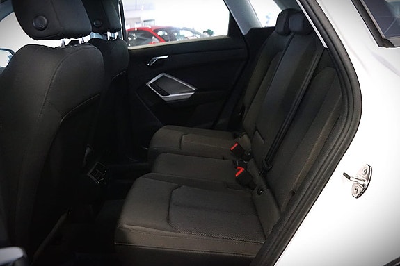 Audi Q3 15 of 16