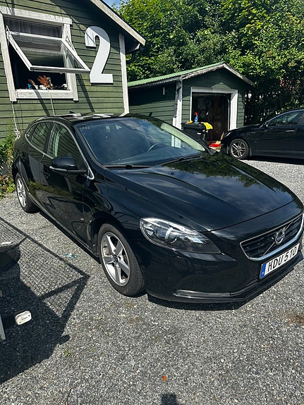 Volvo V40 2 of 5