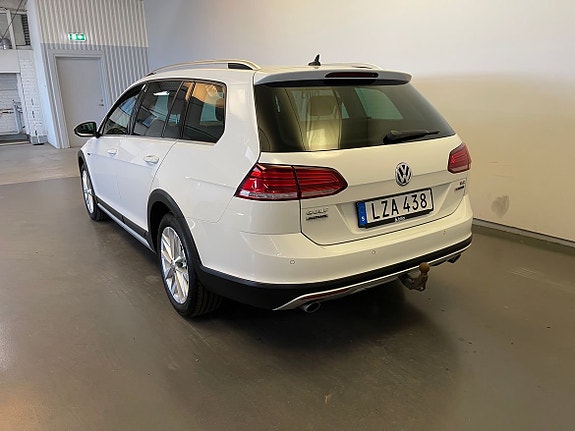 Volkswagen Golf Alltrack 3 of 14