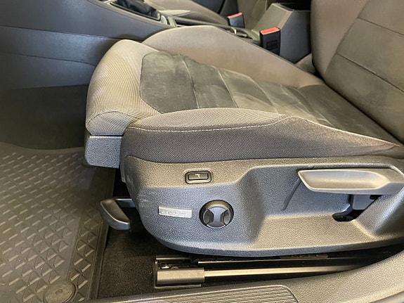 Volkswagen Golf Alltrack 9 of 14