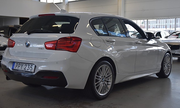 BMW 118i 4 of 5