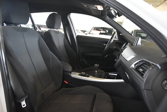 BMW 118i 9 of 11