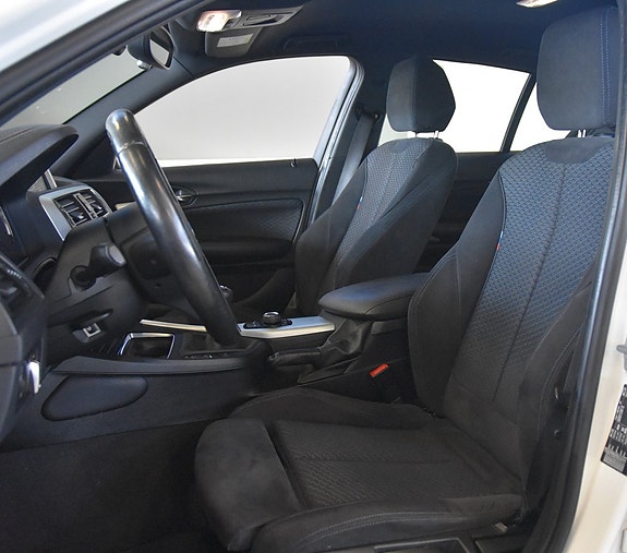 BMW 118i 7 of 11