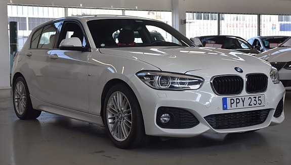 BMW 118i 2 of 5