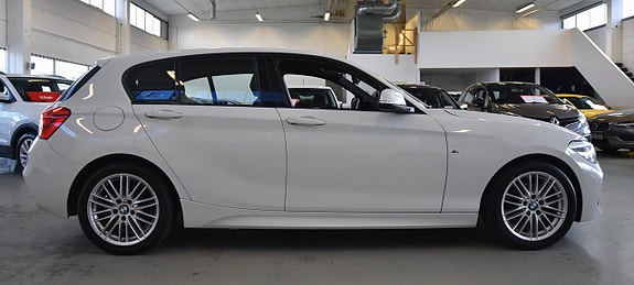 BMW 118i 3 of 5