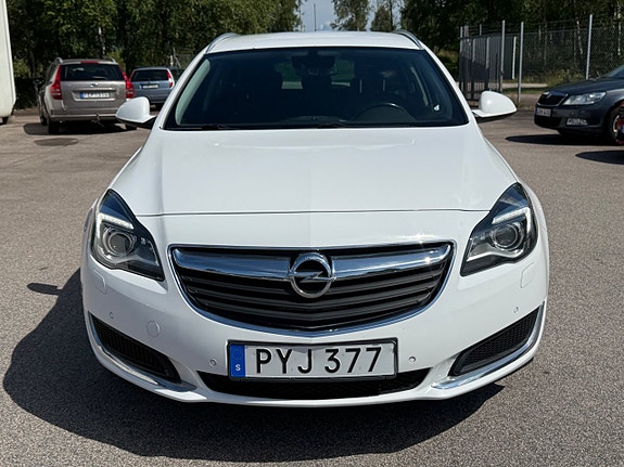 Opel Insignia 2 of 5