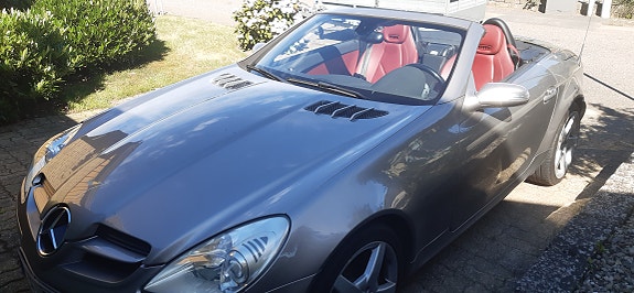 Mercedes-Benz SLK350 4 of 5