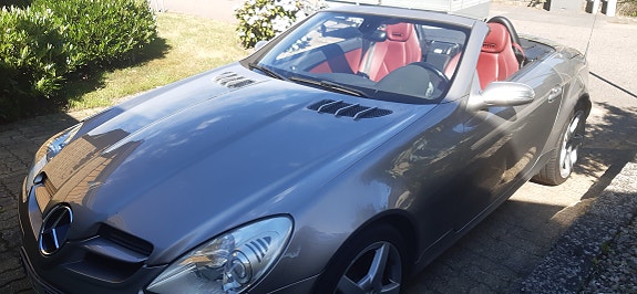Mercedes-Benz SLK350 3 of 5