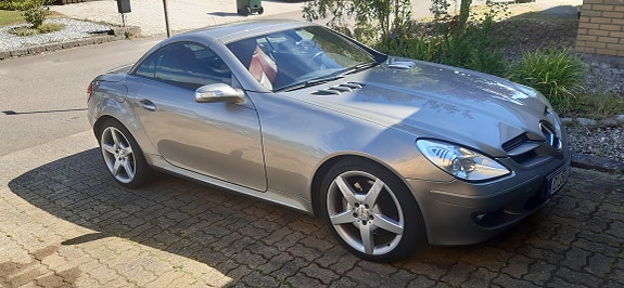 Mercedes-Benz SLK350 2 of 5