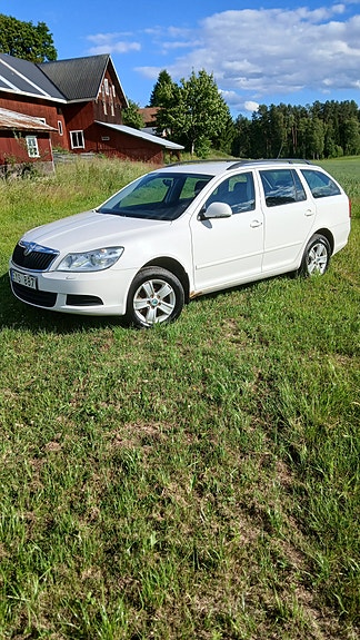 Skoda Octavia 2 of 5