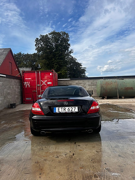 Mercedes-Benz SLK200 4 of 5