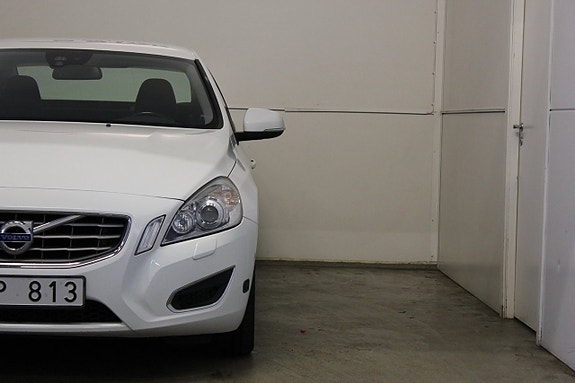Volvo S60 4 of 5