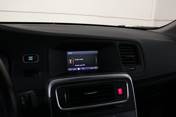 Volvo S60 14 of 18