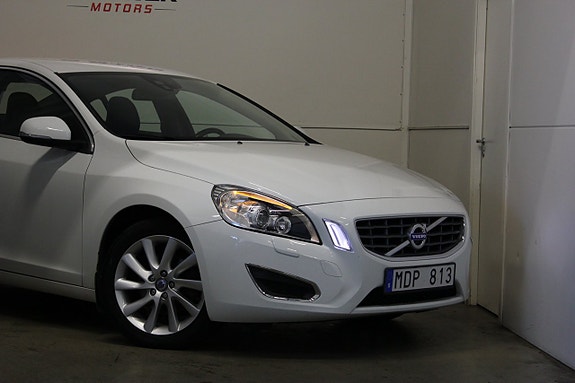 Volvo S60 2 of 5