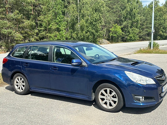 Subaru Legacy 2 of 4