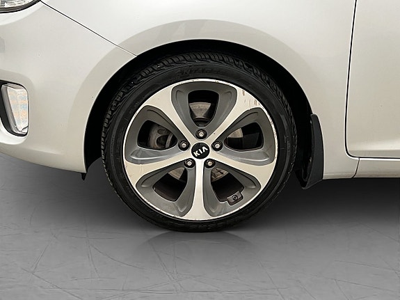 Kia Carens 28 of 30
