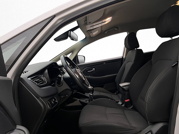 Kia Carens 12 of 30