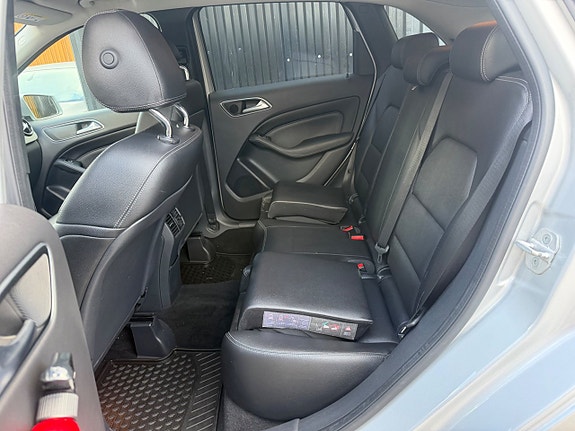 Mercedes-Benz B180 13 of 14