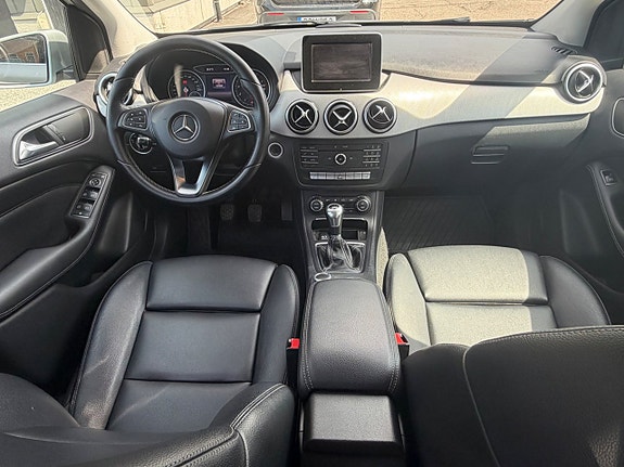 Mercedes-Benz B180 9 of 13