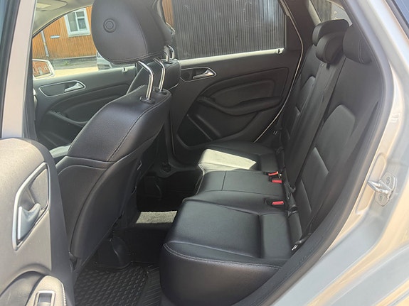 Mercedes-Benz B180 12 of 13