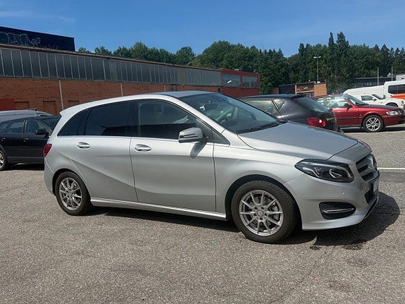 Mercedes-Benz B180 3 of 5