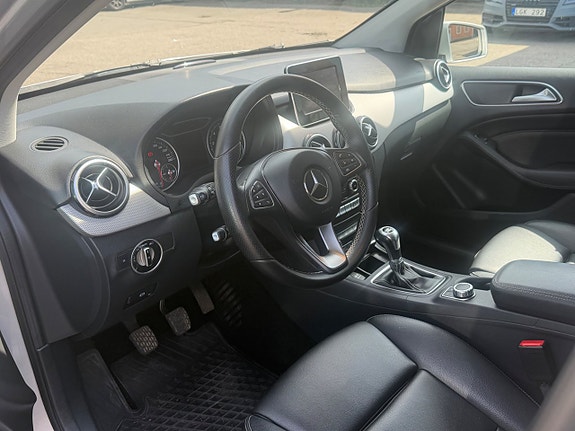 Mercedes-Benz B180 8 of 13