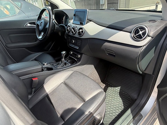 Mercedes-Benz B180 11 of 13
