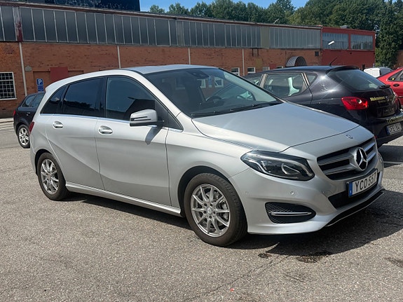 Mercedes-Benz B180 2 of 5