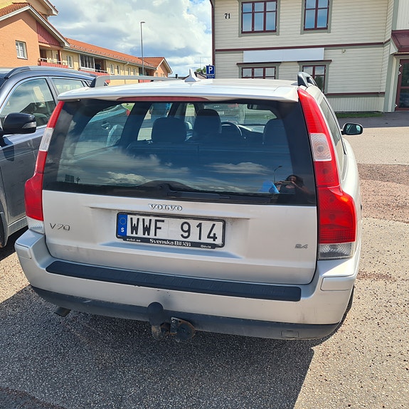 Volvo V70 4 of 5