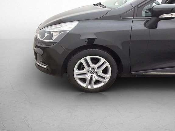 Renault Clio 27 of 30