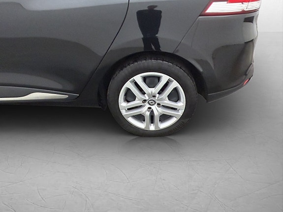 Renault Clio 28 of 30