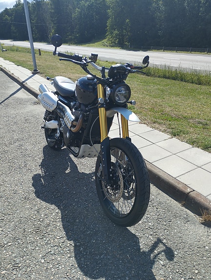 Triumph SCRAMBLER 1200 XE se utrustning! 4 of 7